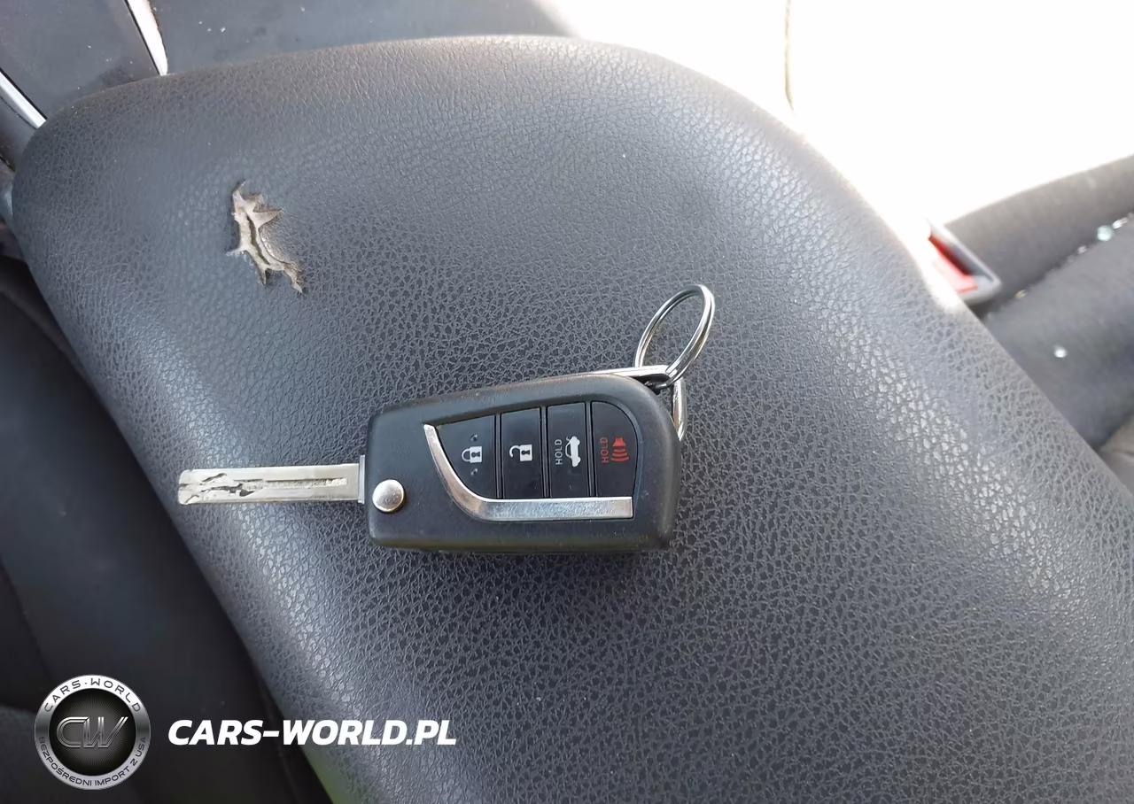 2021 Toyota Camry Le VIN:4T1C11AK4MU586759 - 11