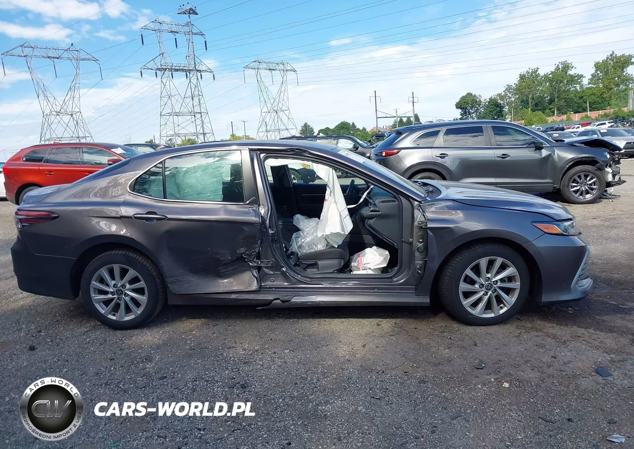 2021 Toyota Camry Le VIN:4T1C11AK4MU586759 - 13
