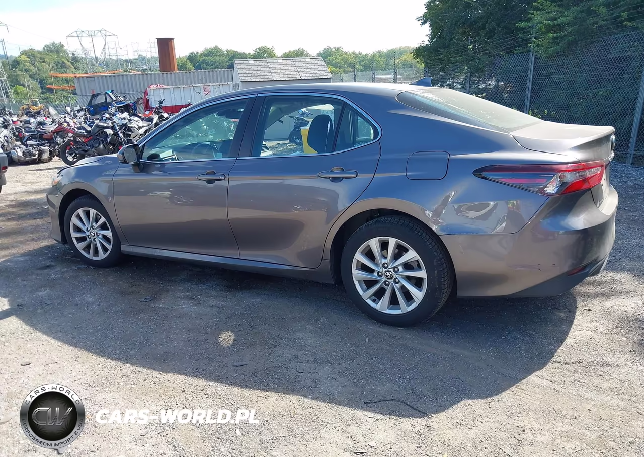 2021 Toyota Camry Le VIN:4T1C11AK4MU586759 - 3