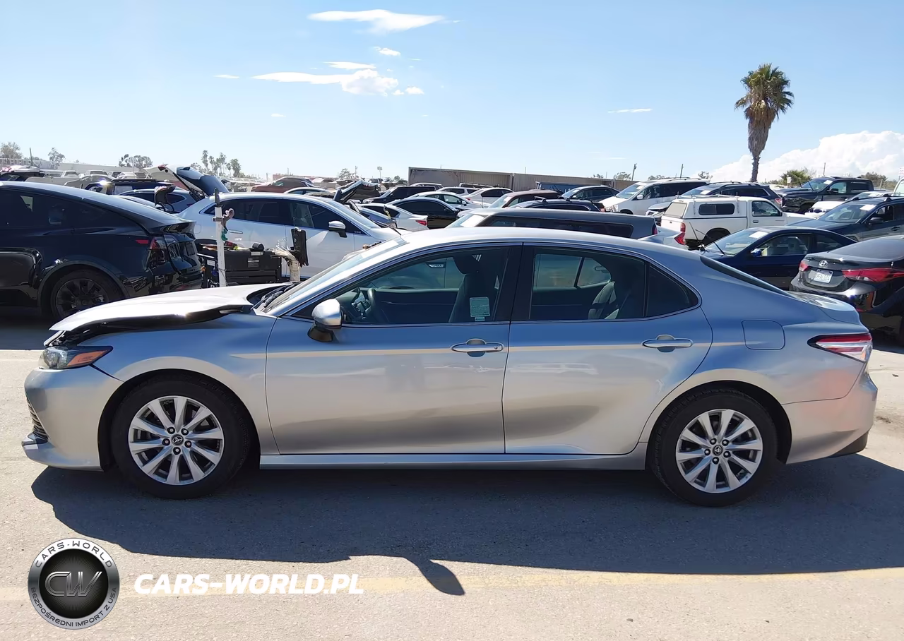 2019 Toyota Camry Le VIN:4T1B11HK1KU843102 - 14