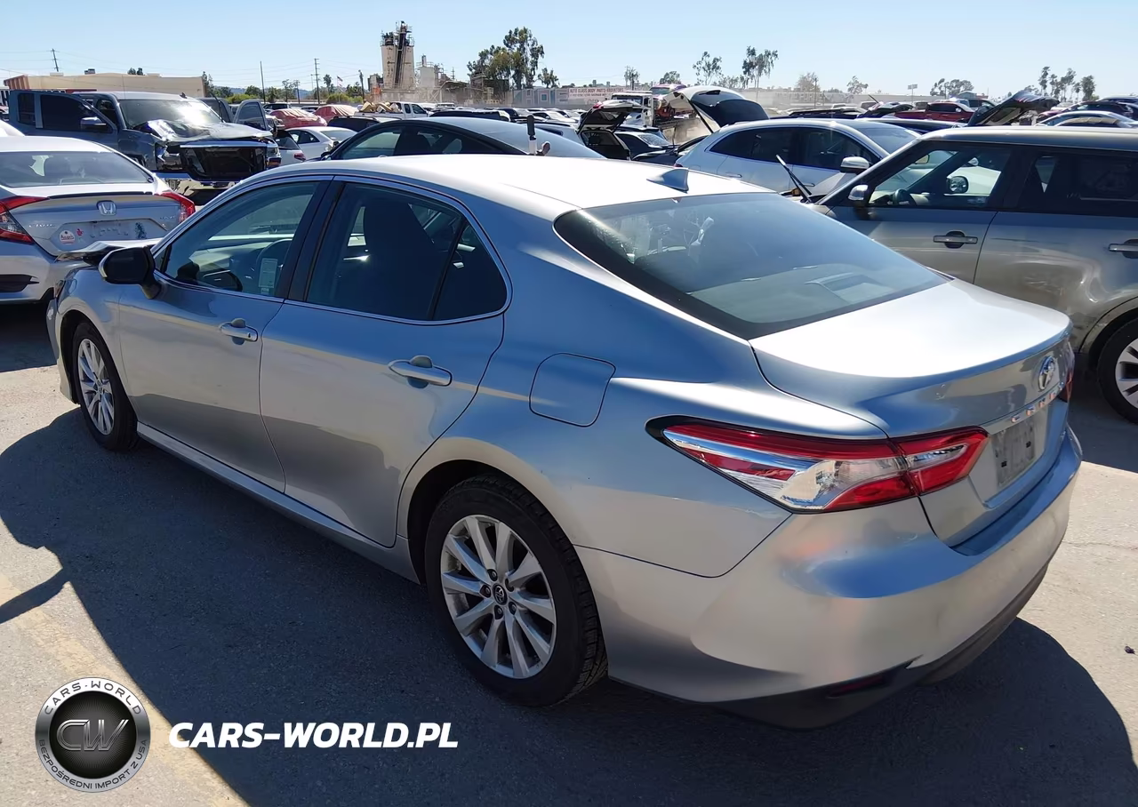2019 Toyota Camry Le VIN:4T1B11HK1KU843102 - 3