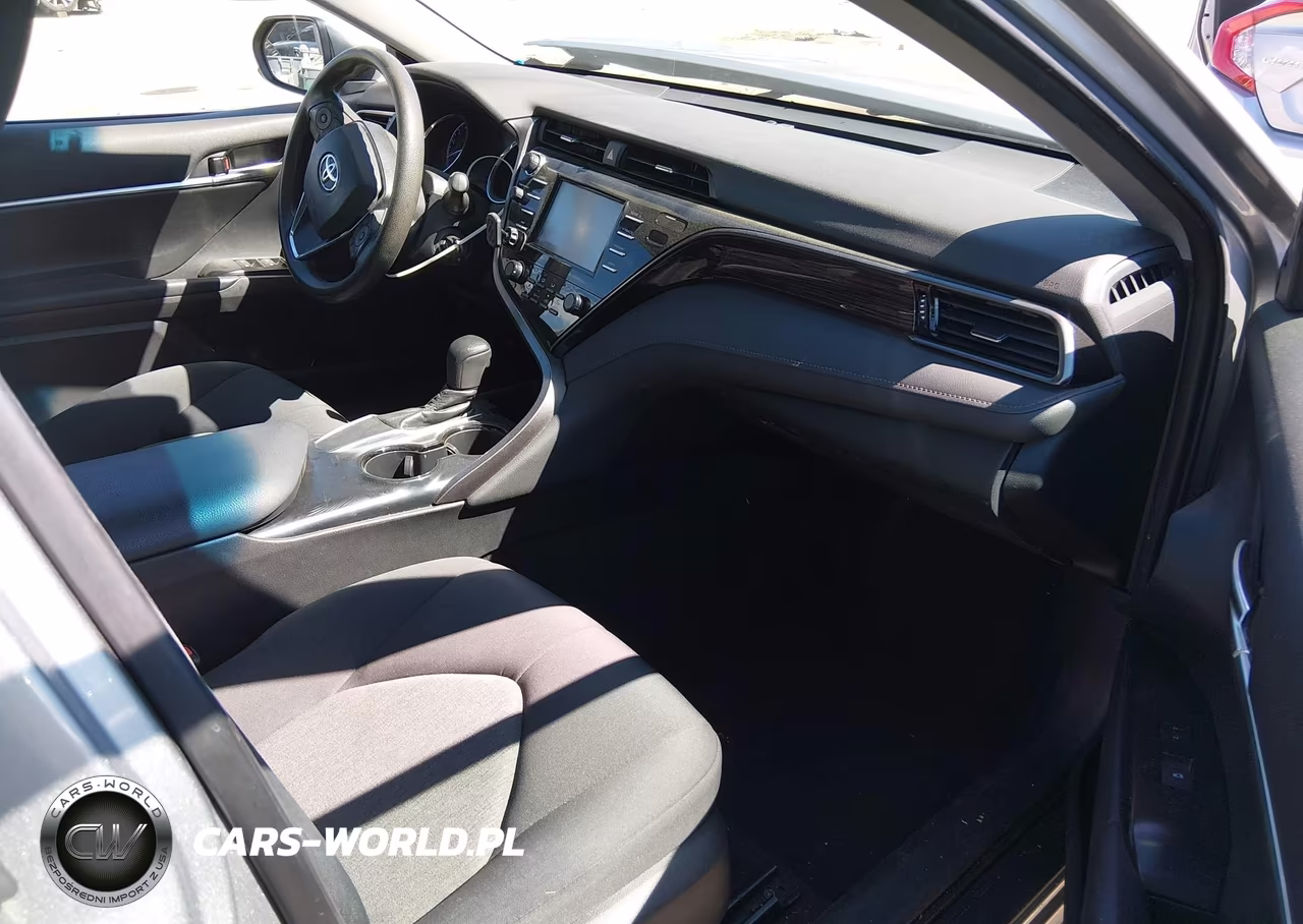 2019 Toyota Camry Le VIN:4T1B11HK1KU843102 - 5