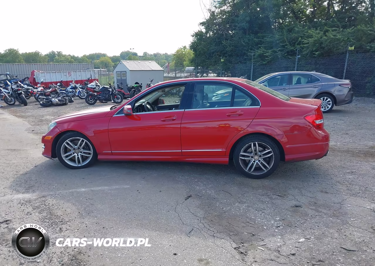 2013 Mercedes-Benz C 300 Sport 4Matic VIN:WDDGF8AB2DR251198 - 14
