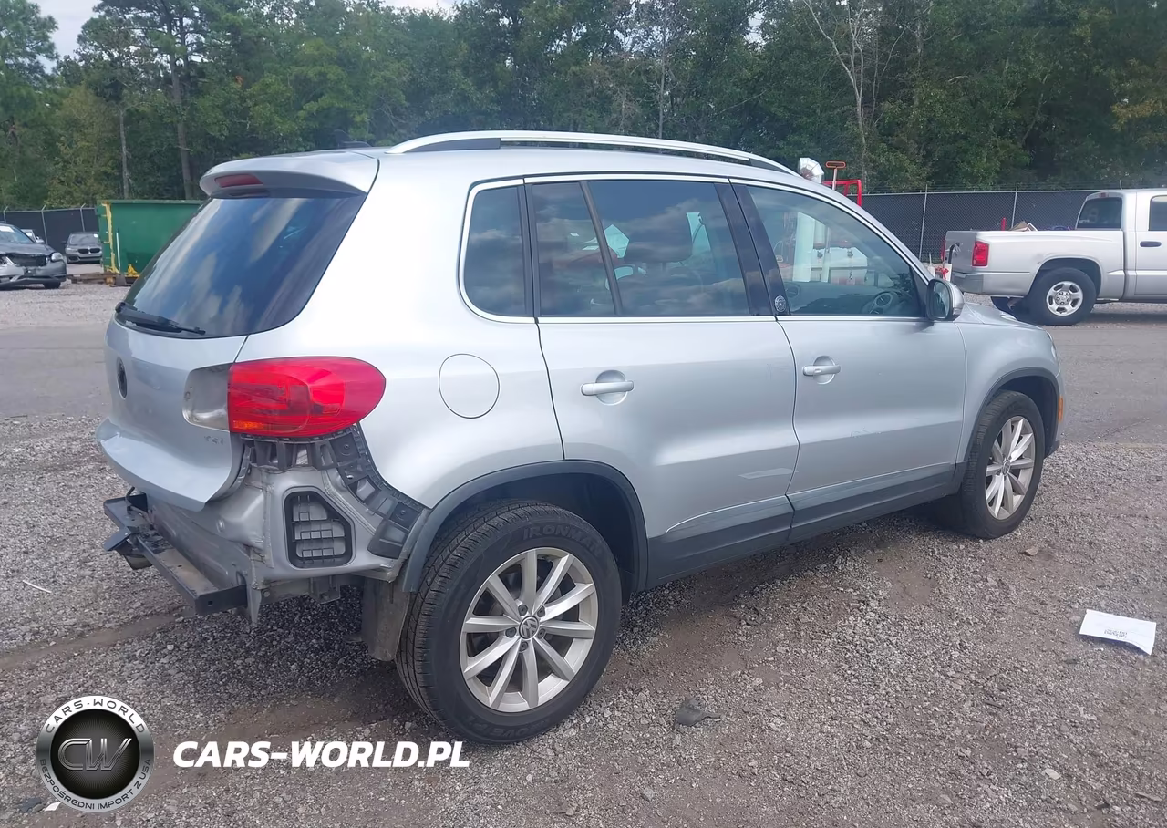 2017 Volkswagen Tiguan 2.0T Wolfsburg Edition VIN:WVGRV7AX5HK003002 - 4