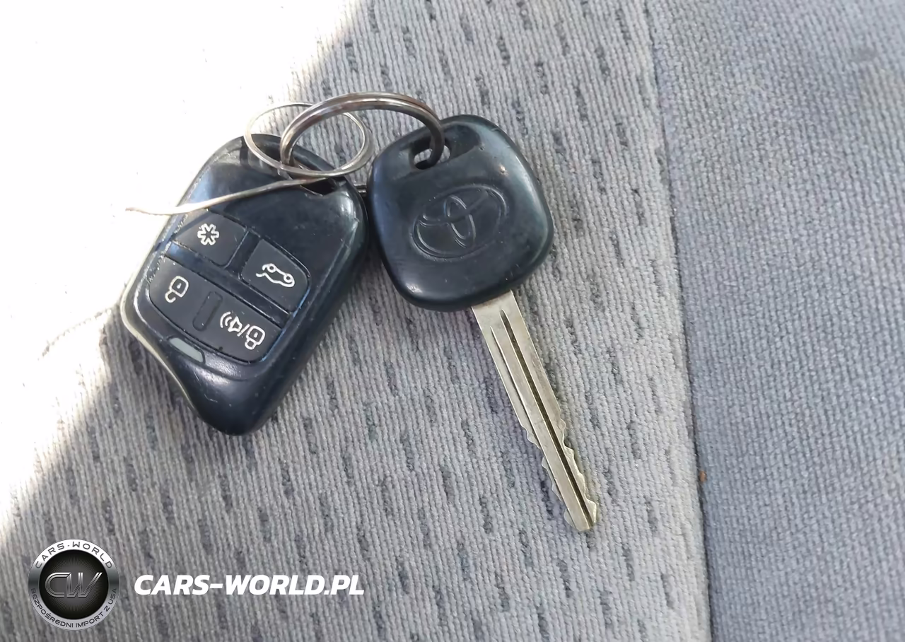 2002 Toyota Camry Le VIN:4T1BE32K72U061301 - 11