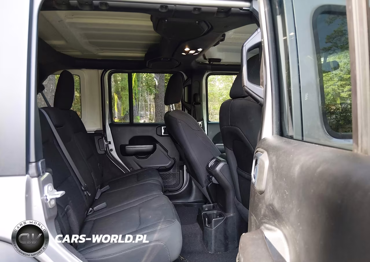2021 Jeep Wrangler Unlimited Sport S 4X4 VIN:1C4HJXDNXMW646485 - 8