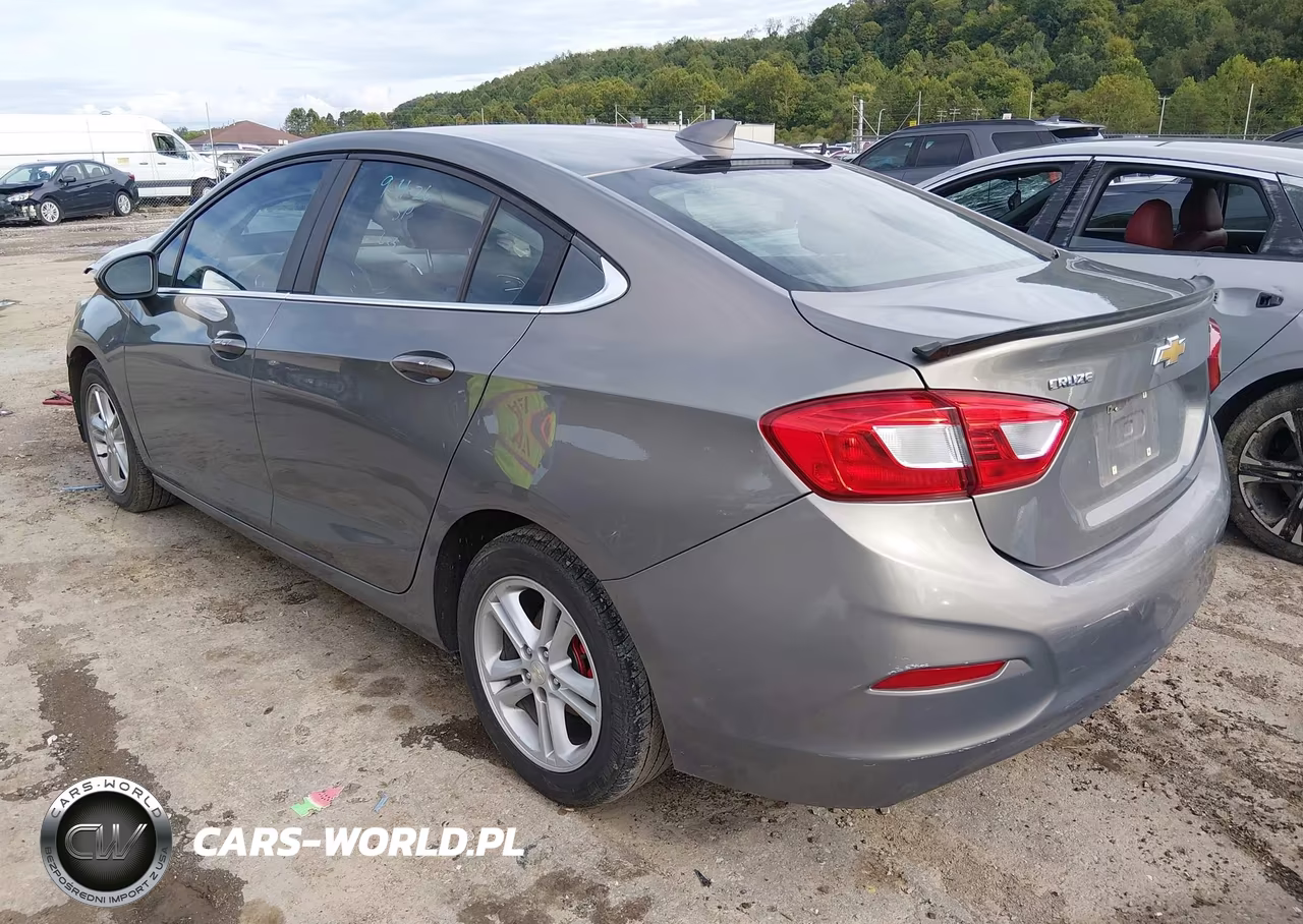 2018 Chevrolet Cruze Lt Auto VIN:1G1BE5SM1J7112802 - 3