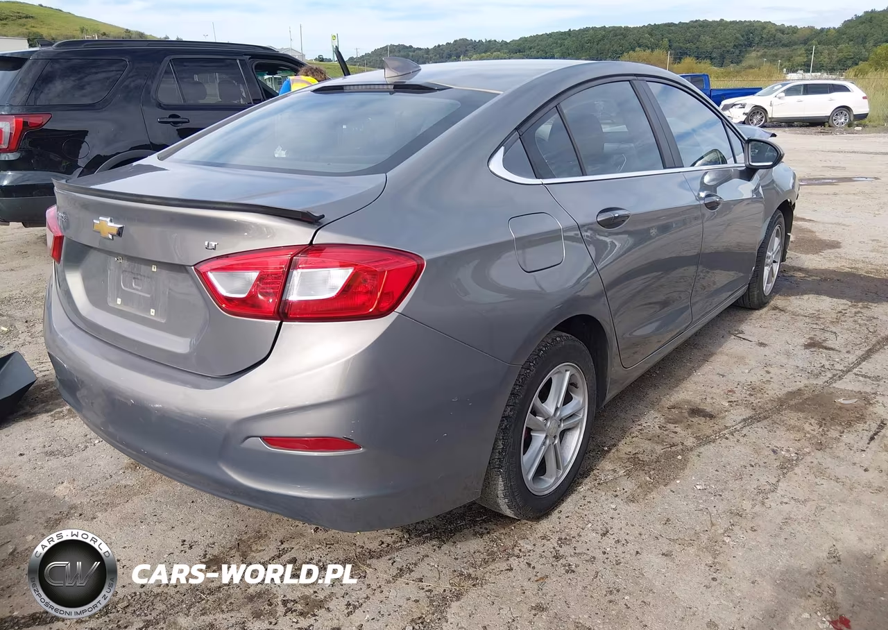 2018 Chevrolet Cruze Lt Auto VIN:1G1BE5SM1J7112802 - 4