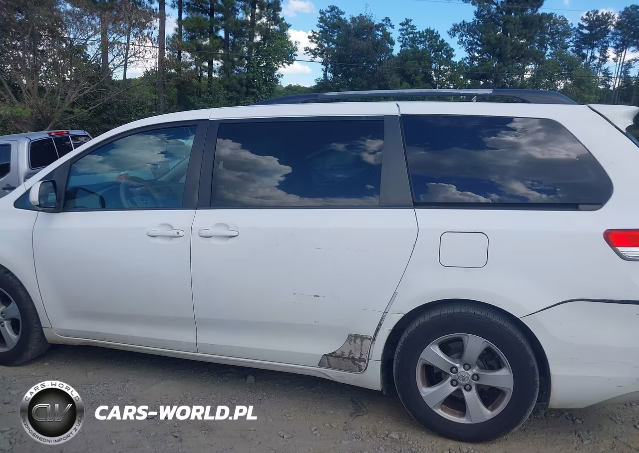 2011 Toyota Sienna Le V6 VIN:5TDKK3DC4BS154252 - 14