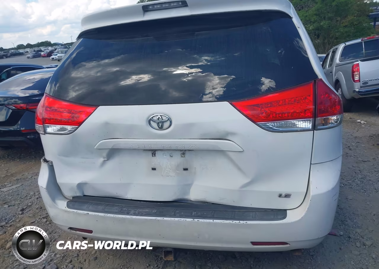 2011 Toyota Sienna Le V6 VIN:5TDKK3DC4BS154252 - 16