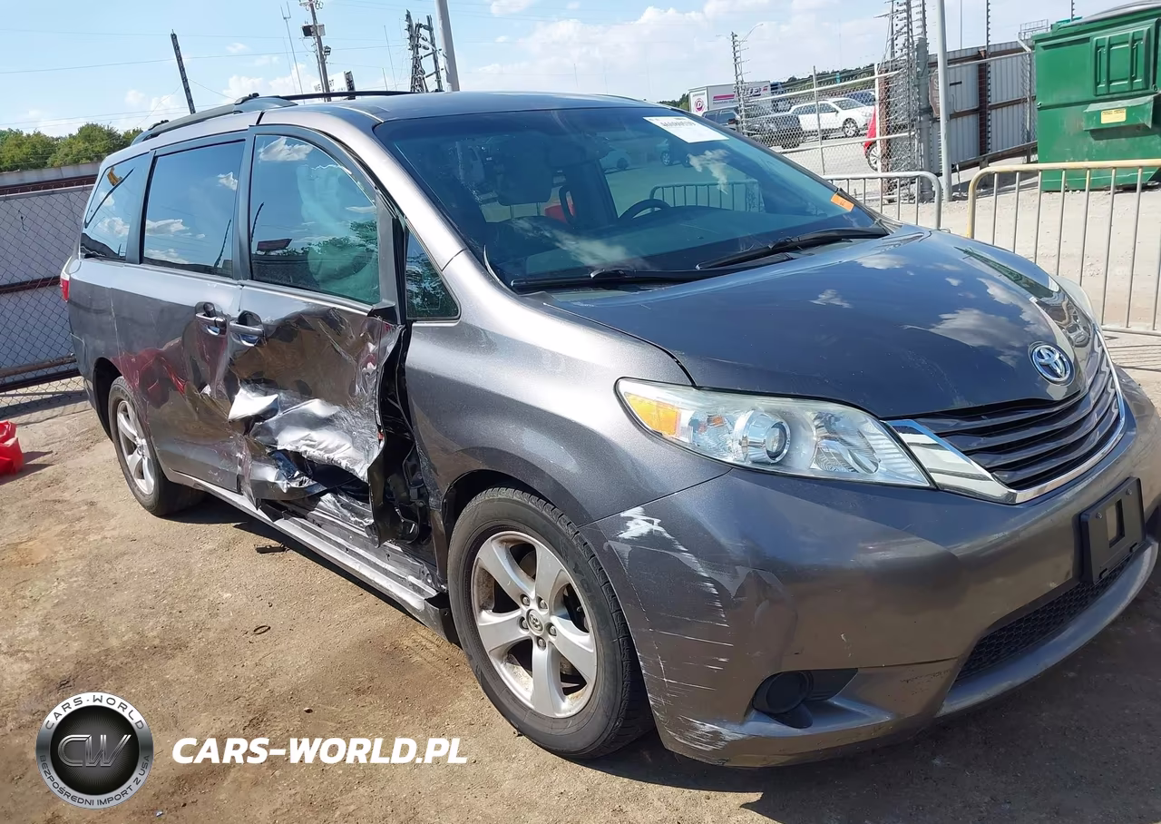 2015 Toyota Sienna Le 8 Passenger
