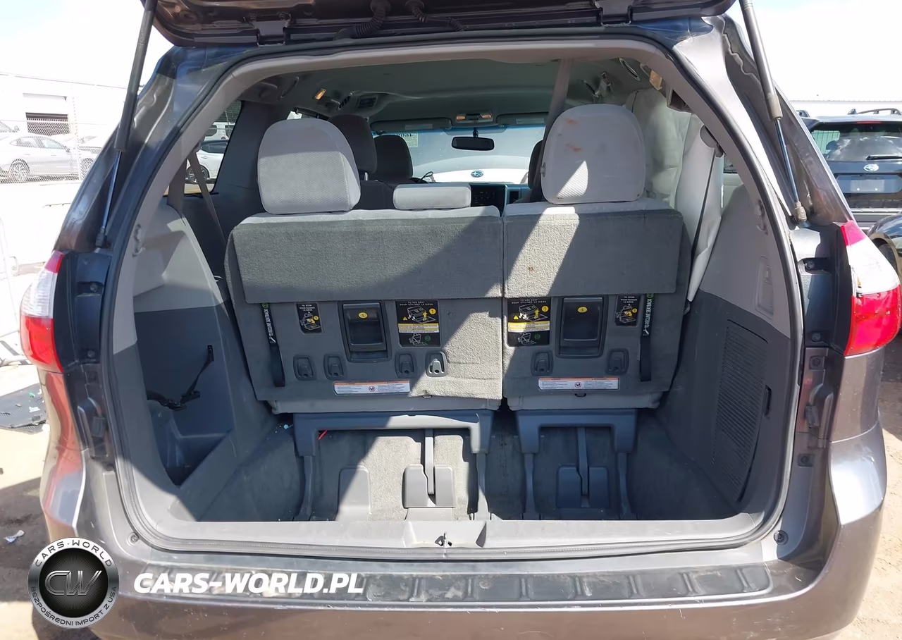 2015 Toyota Sienna Le 8 Passenger VIN:5TDKK3DC7FS603493 - 17