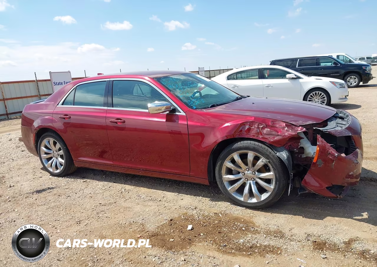 2018 Chrysler 300 Touring VIN:2C3CCAAG1JH293964 - 14