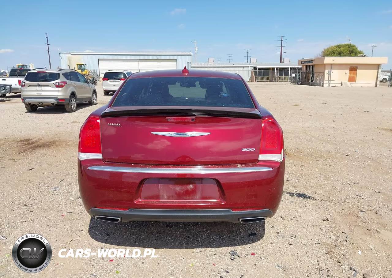 2018 Chrysler 300 Touring VIN:2C3CCAAG1JH293964 - 17
