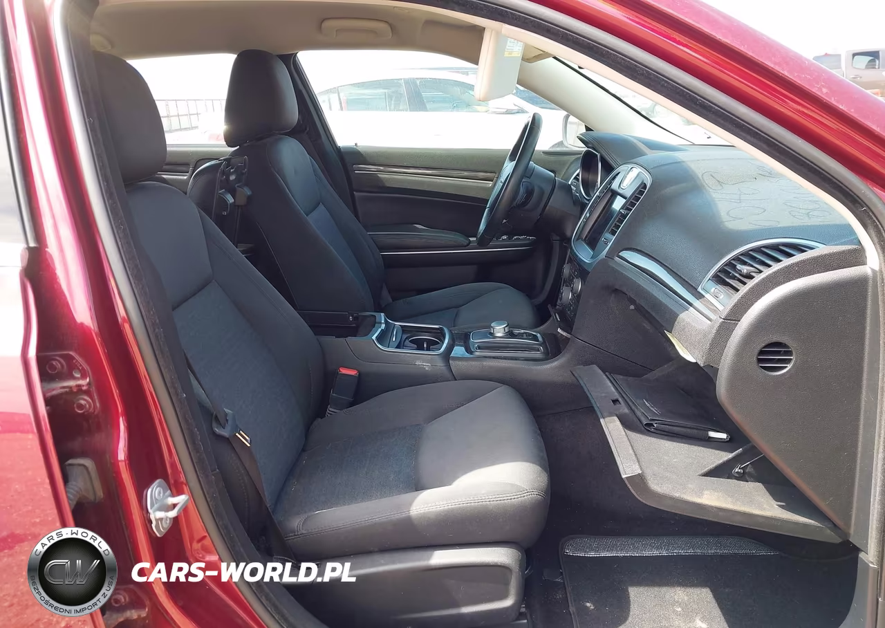 2018 Chrysler 300 Touring VIN:2C3CCAAG1JH293964 - 5