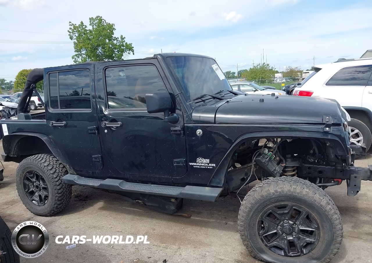2013 Jeep Wrangler Unlimited Sahara VIN:1C4BJWEG9DL635947 - 14