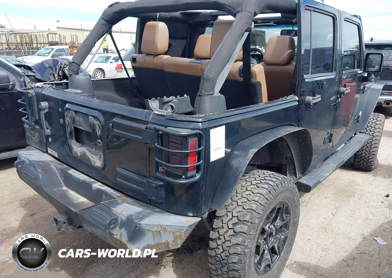 2013 Jeep Wrangler Unlimited Sahara VIN:1C4BJWEG9DL635947 - 4