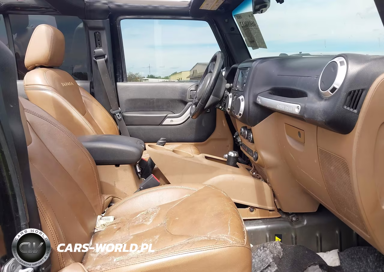2013 Jeep Wrangler Unlimited Sahara VIN:1C4BJWEG9DL635947 - 5