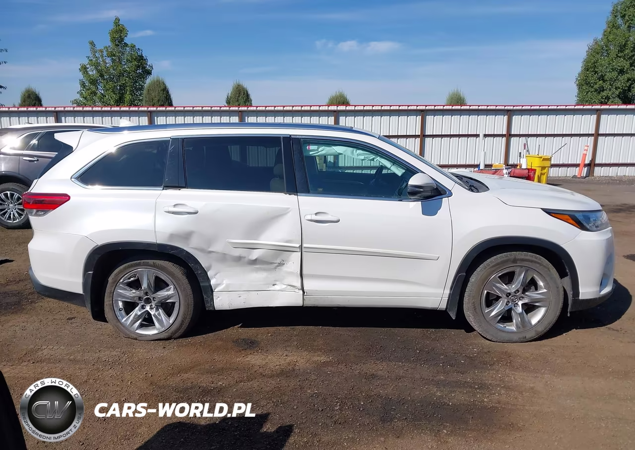 2018 Toyota Highlander Limited Platinum VIN:5TDDZRFH6JS881133 - 13