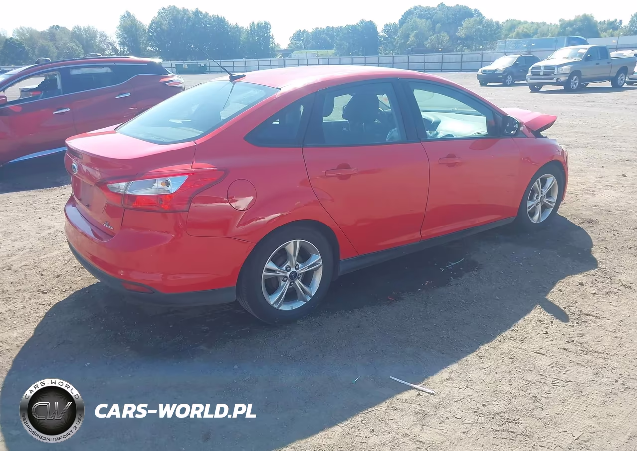 2014 Ford Focus Se VIN:1FADP3F27EL287758 - 4