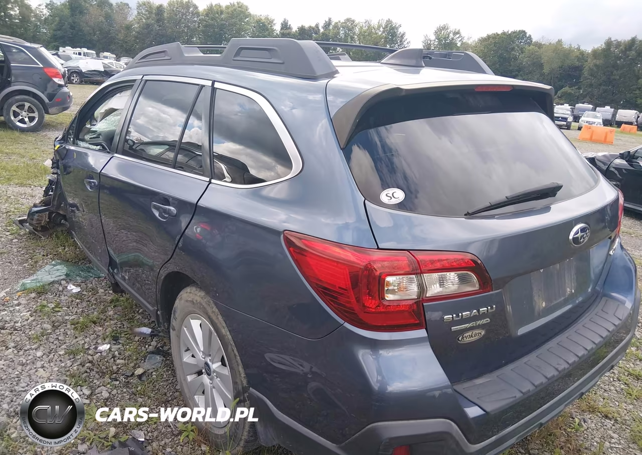 2018 Subaru Outback 2.5I Premium VIN:4S4BSACC3J3266574 - 3