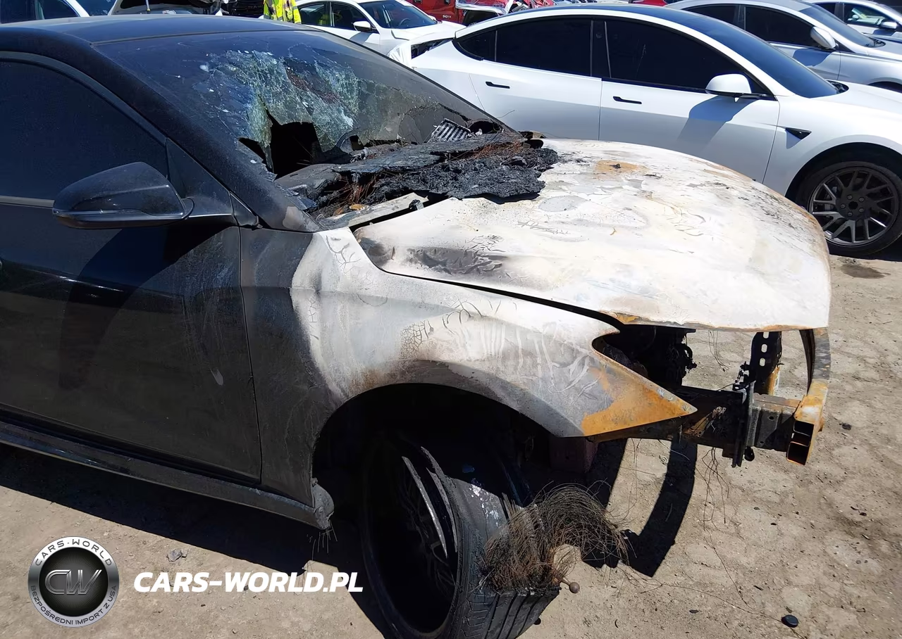 2020 Hyundai Veloster Turbo VIN:KMHTH6AB6LU027589 - 13