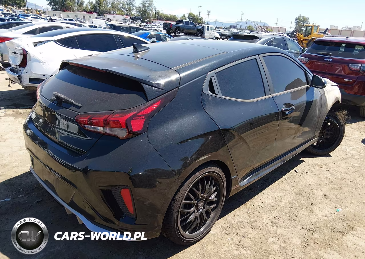 2020 Hyundai Veloster Turbo VIN:KMHTH6AB6LU027589 - 4
