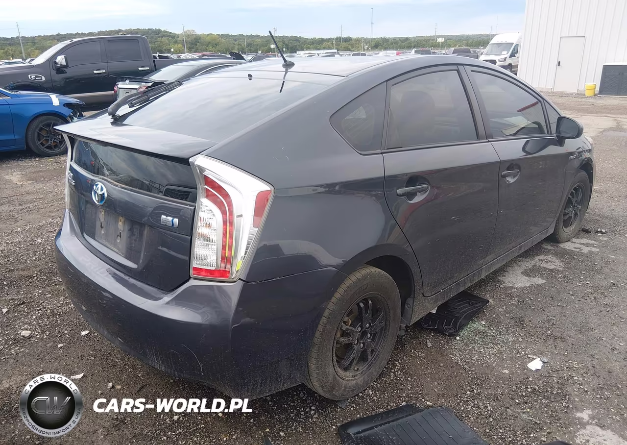 2015 Toyota Prius Two VIN:JTDKN3DU8F1949369 - 4