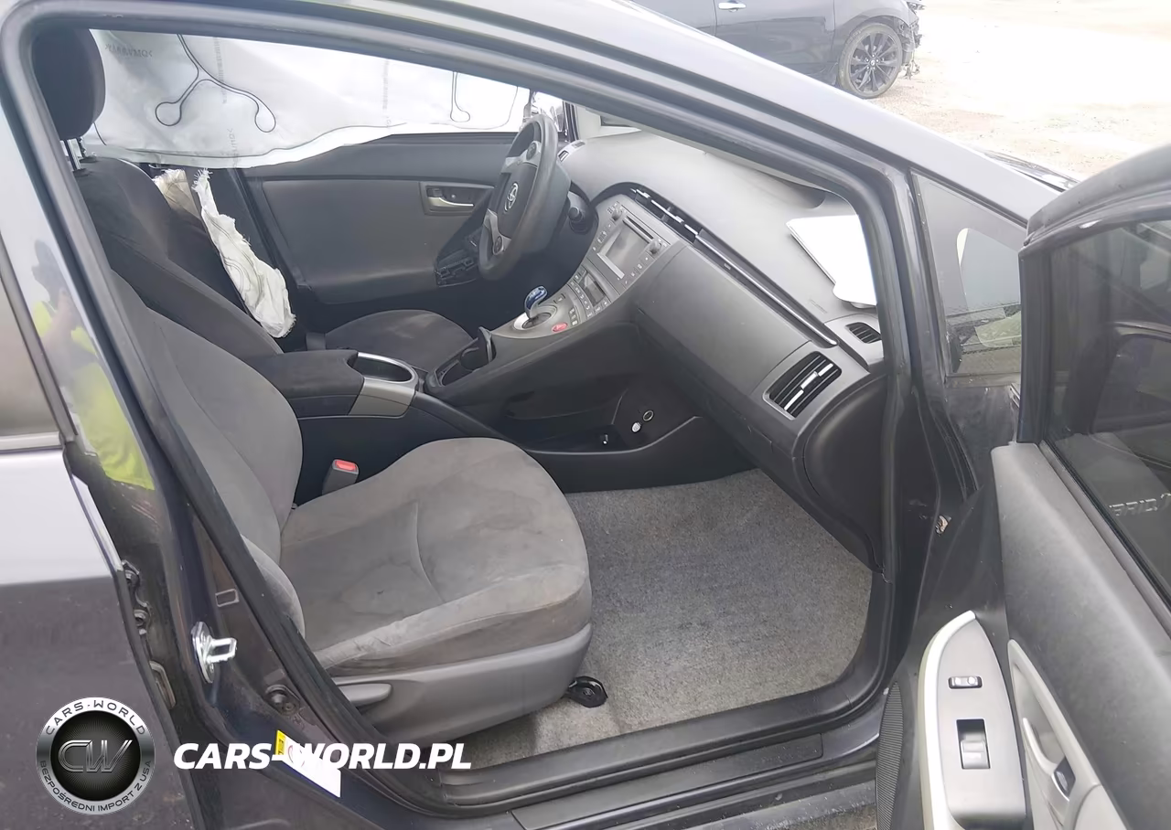 2015 Toyota Prius Two VIN:JTDKN3DU8F1949369 - 5