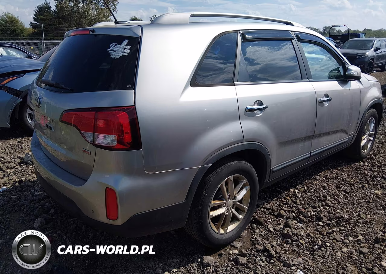 2015 Kia Sorento Lx VIN:5XYKTCA63FG573935 - 4