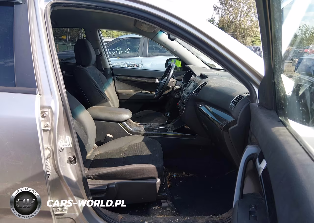 2015 Kia Sorento Lx VIN:5XYKTCA63FG573935 - 5