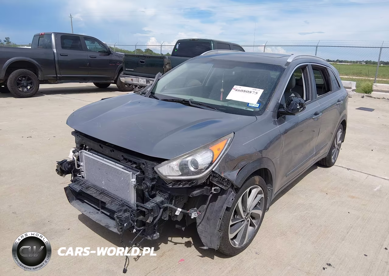 2017 Kia Niro Touring VIN:KNDCE3LC6H5094339 - 6