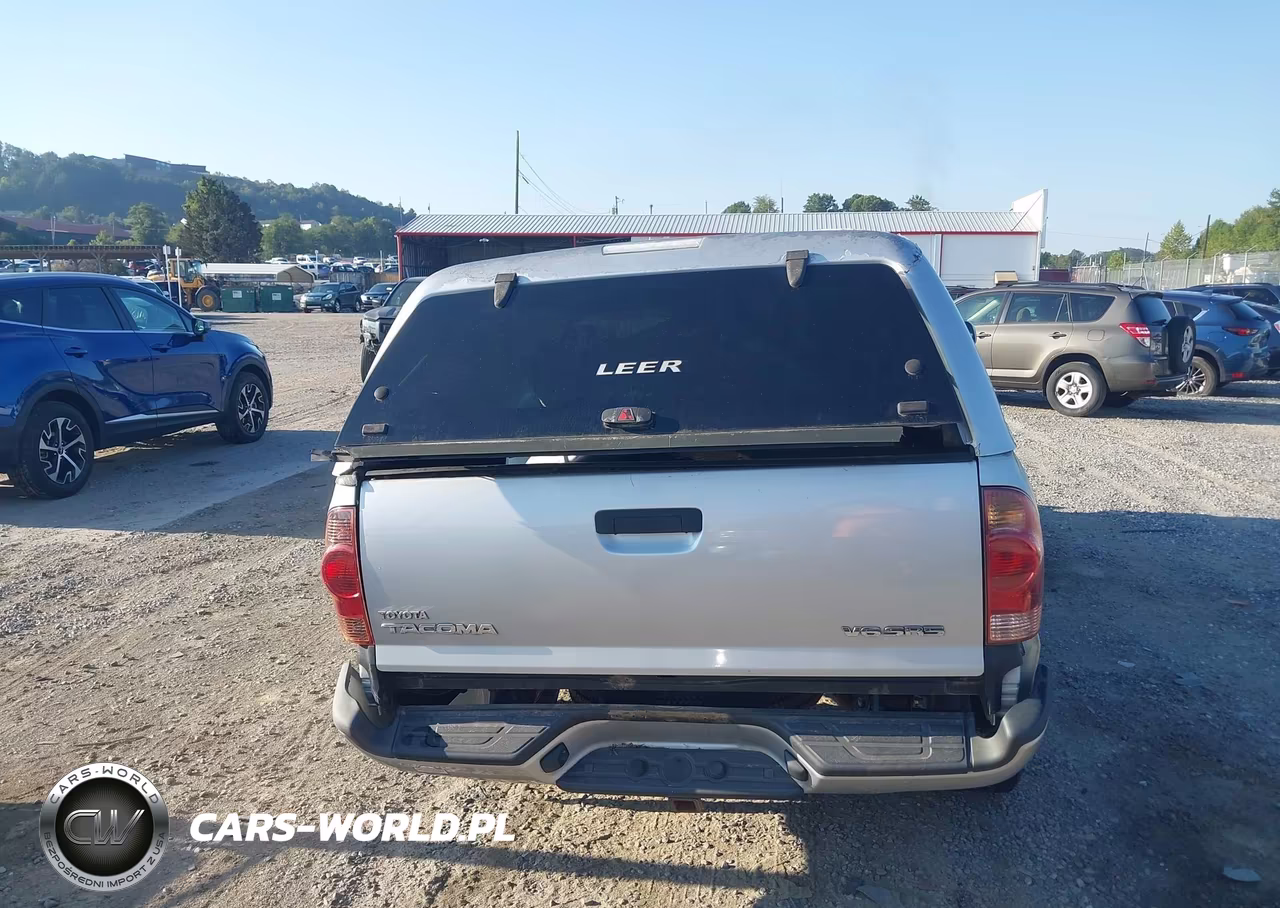 2008 Toyota Tacoma Base V6 VIN:3TMMU52N78M005815 - 17