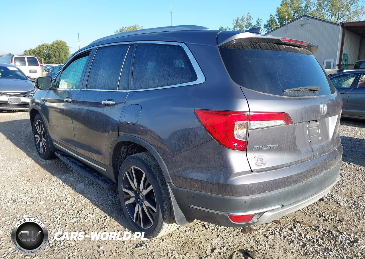 2019 Honda Pilot Elite VIN:5FNYF6H00KB015773 - 3