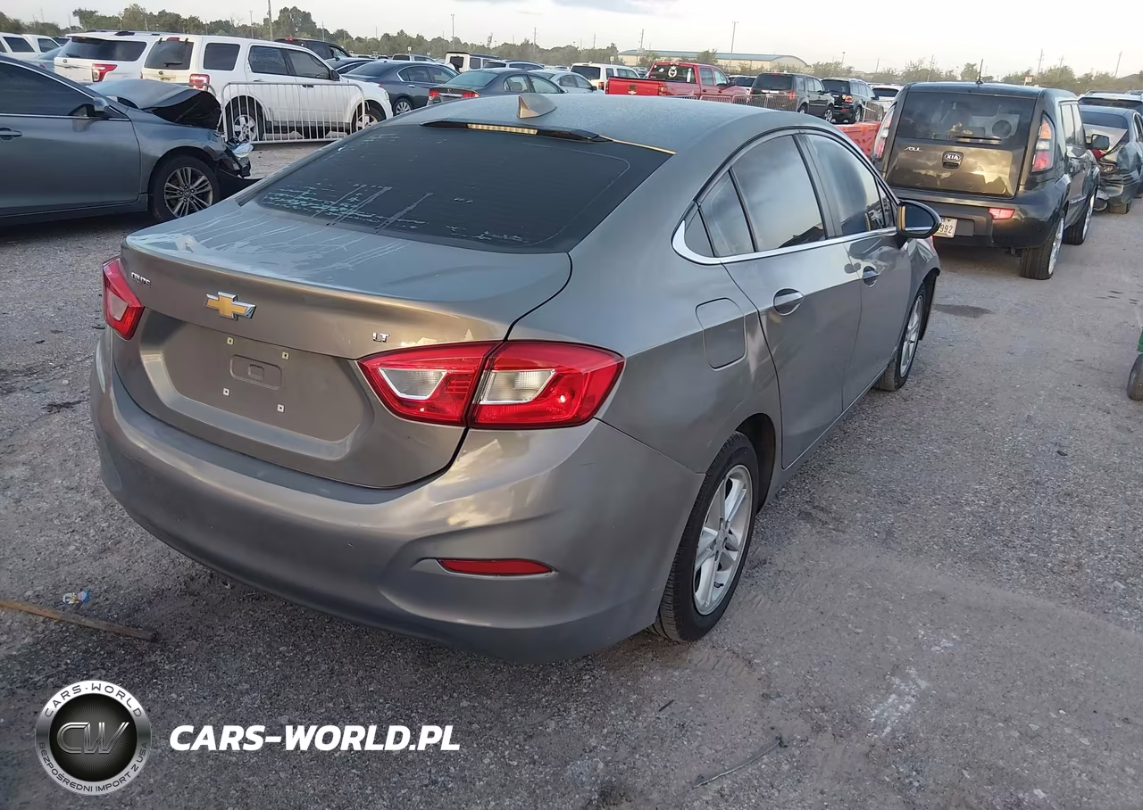 2018 Chevrolet Cruze Lt Auto VIN:1G1BE5SM8J7240020 - 4