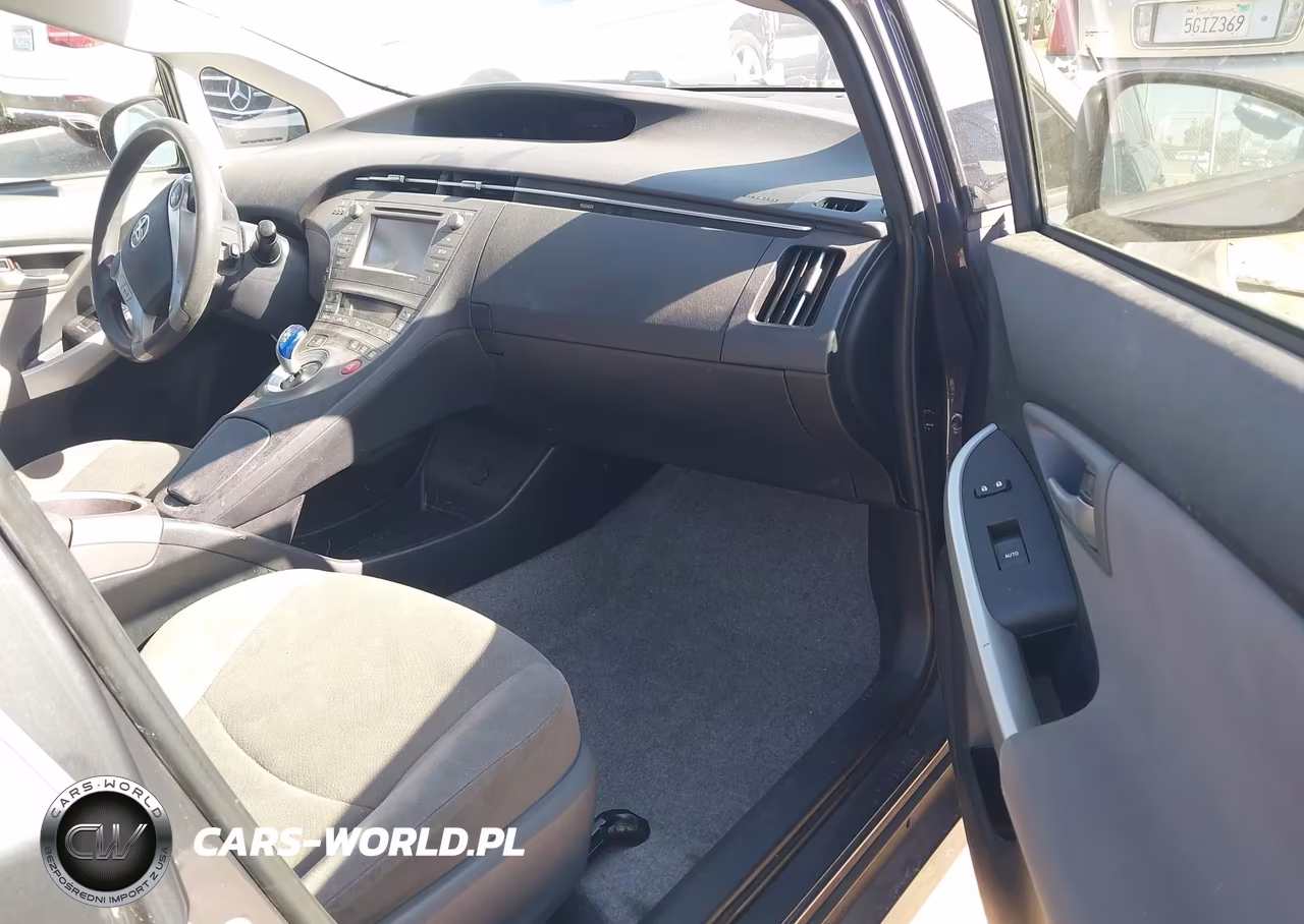 2014 Toyota Prius Two VIN:JTDKN3DU4E0391203 - 5