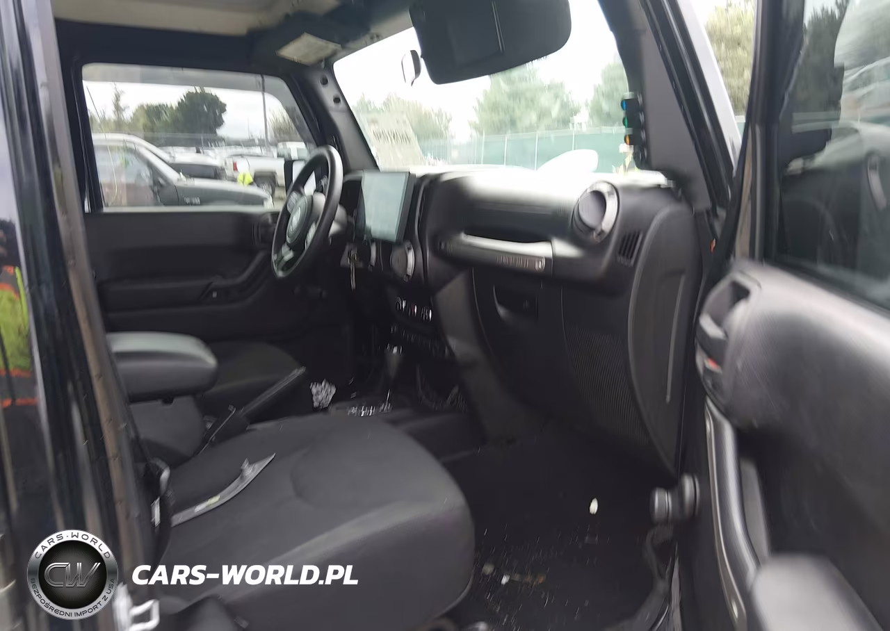2016 Jeep Wrangler Unlimited Sport VIN:1C4BJWDG9GL102809 - 5