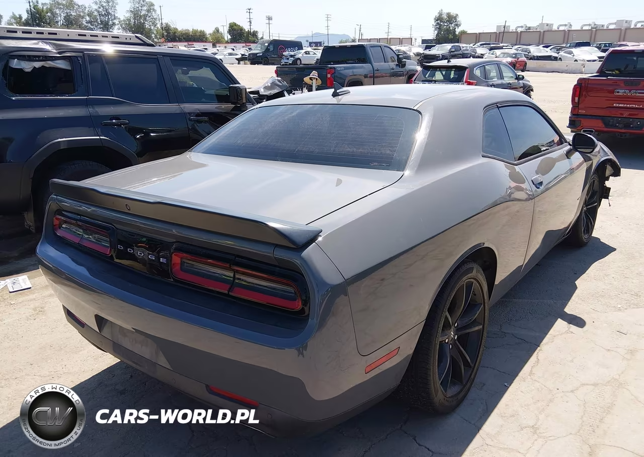 2018 Dodge Challenger Sxt Plus VIN:2C3CDZAG8JH215046 - 4