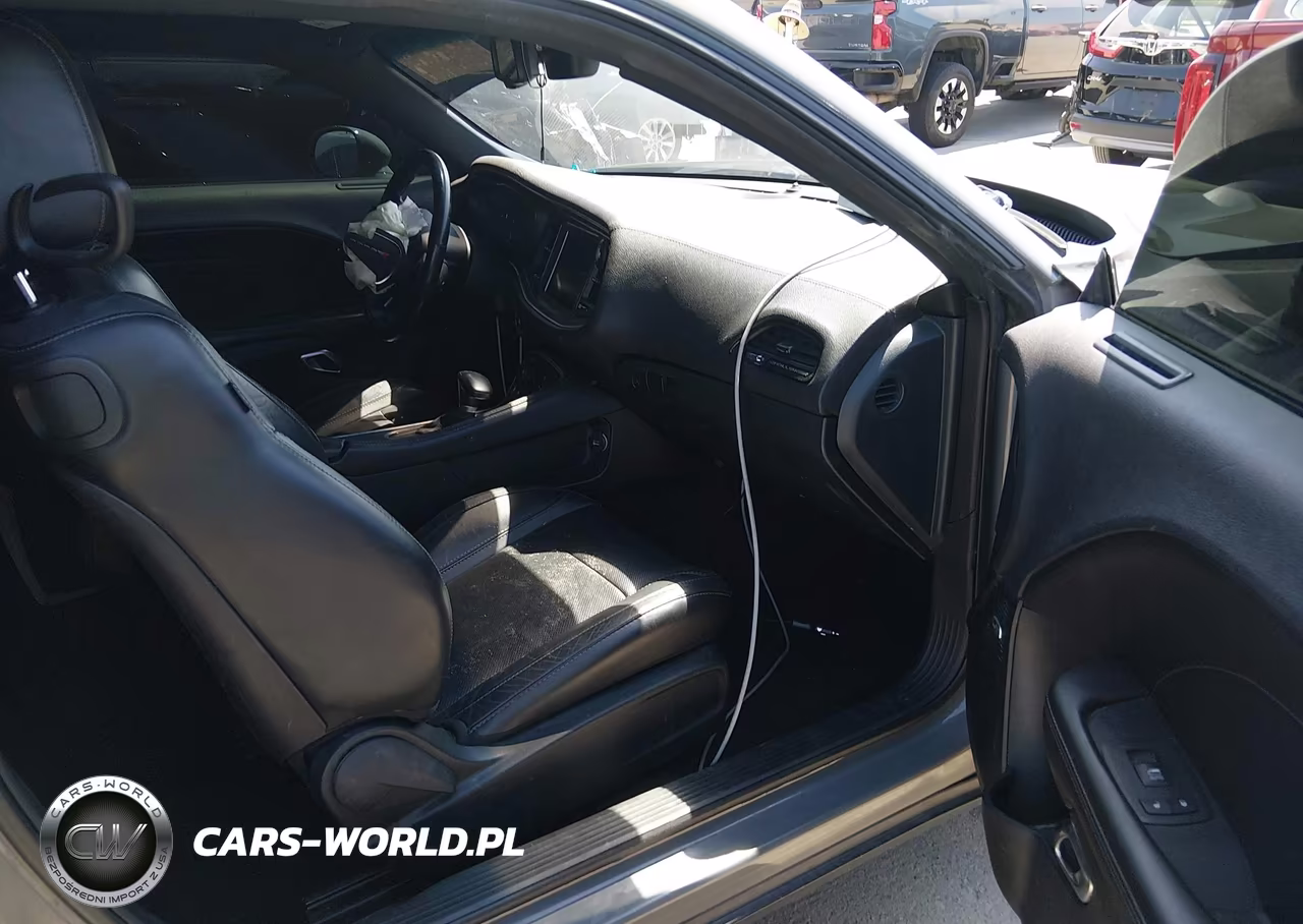 2018 Dodge Challenger Sxt Plus VIN:2C3CDZAG8JH215046 - 5