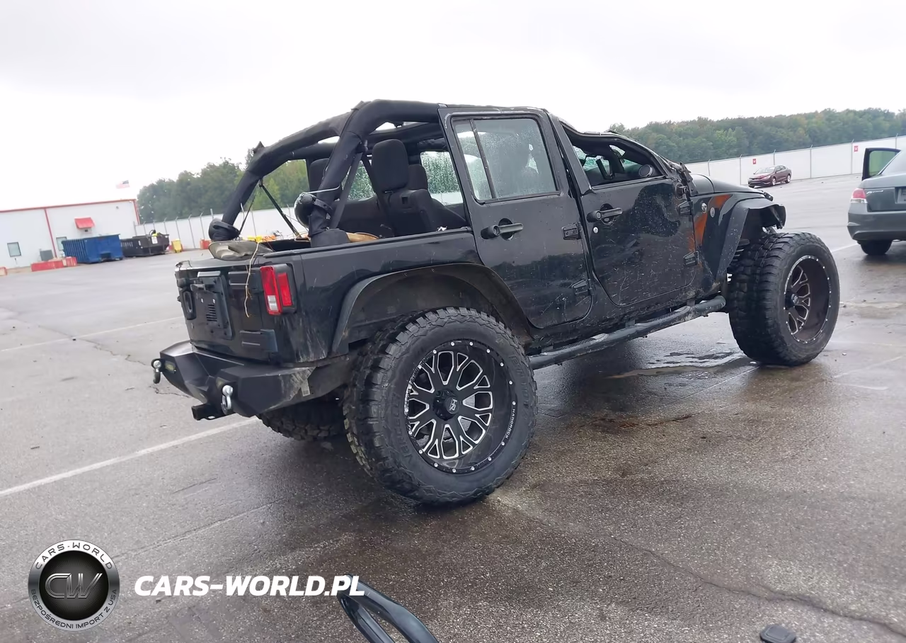 2015 Jeep Wrangler Unlimited Sport VIN:1C4BJWDG2FL696626 - 4