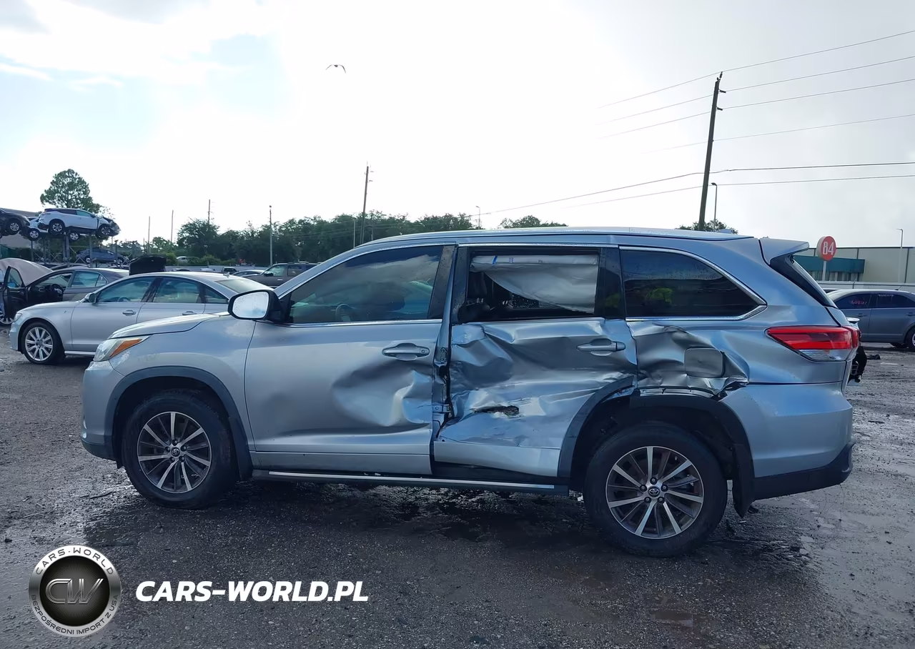 2018 Toyota Highlander Xle VIN:5TDKZRFH8JS549511 - 14