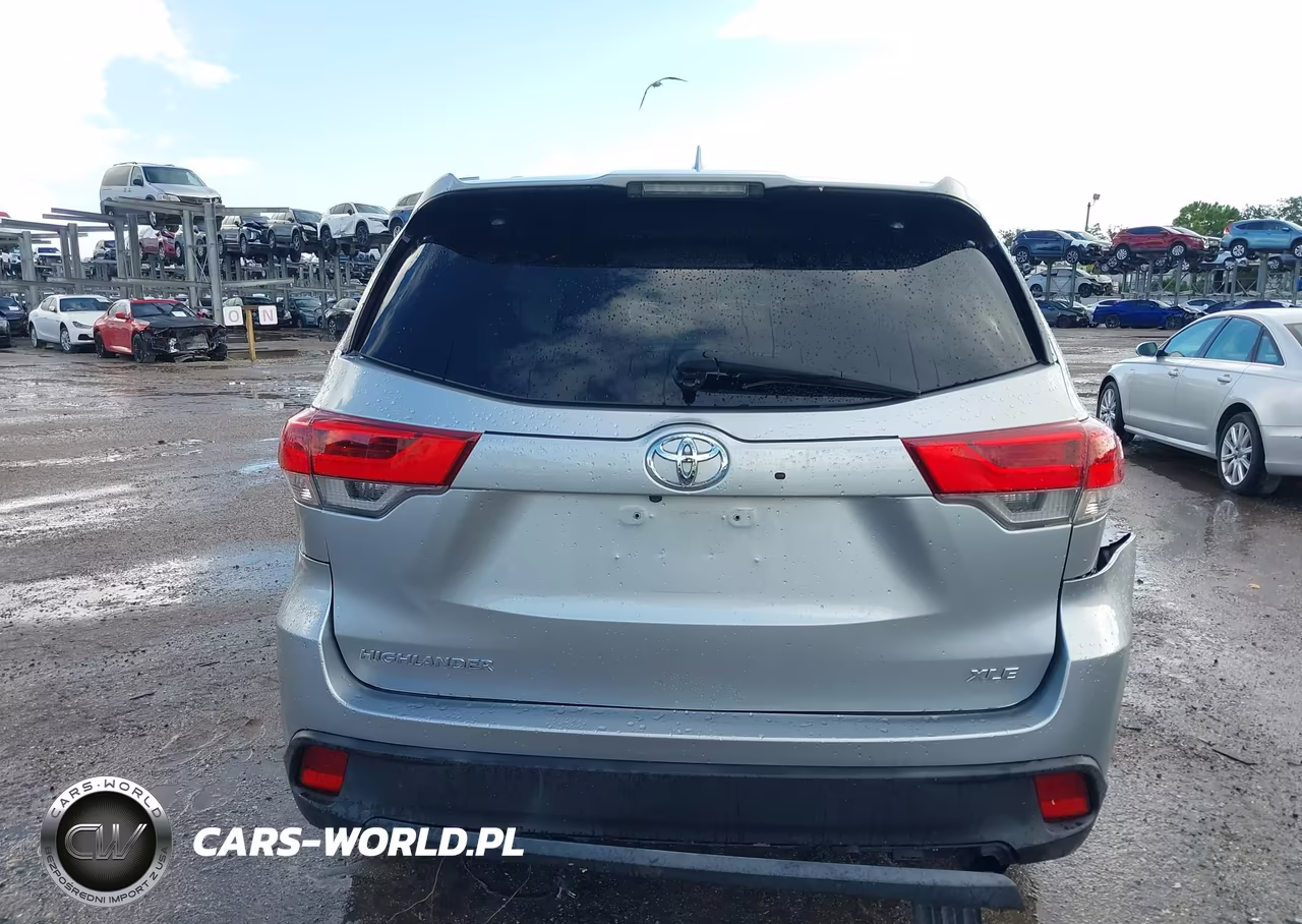2018 Toyota Highlander Xle VIN:5TDKZRFH8JS549511 - 16