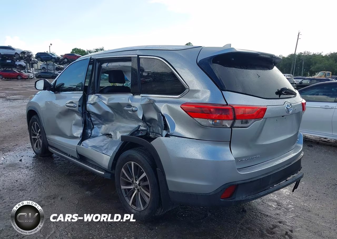 2018 Toyota Highlander Xle VIN:5TDKZRFH8JS549511 - 3