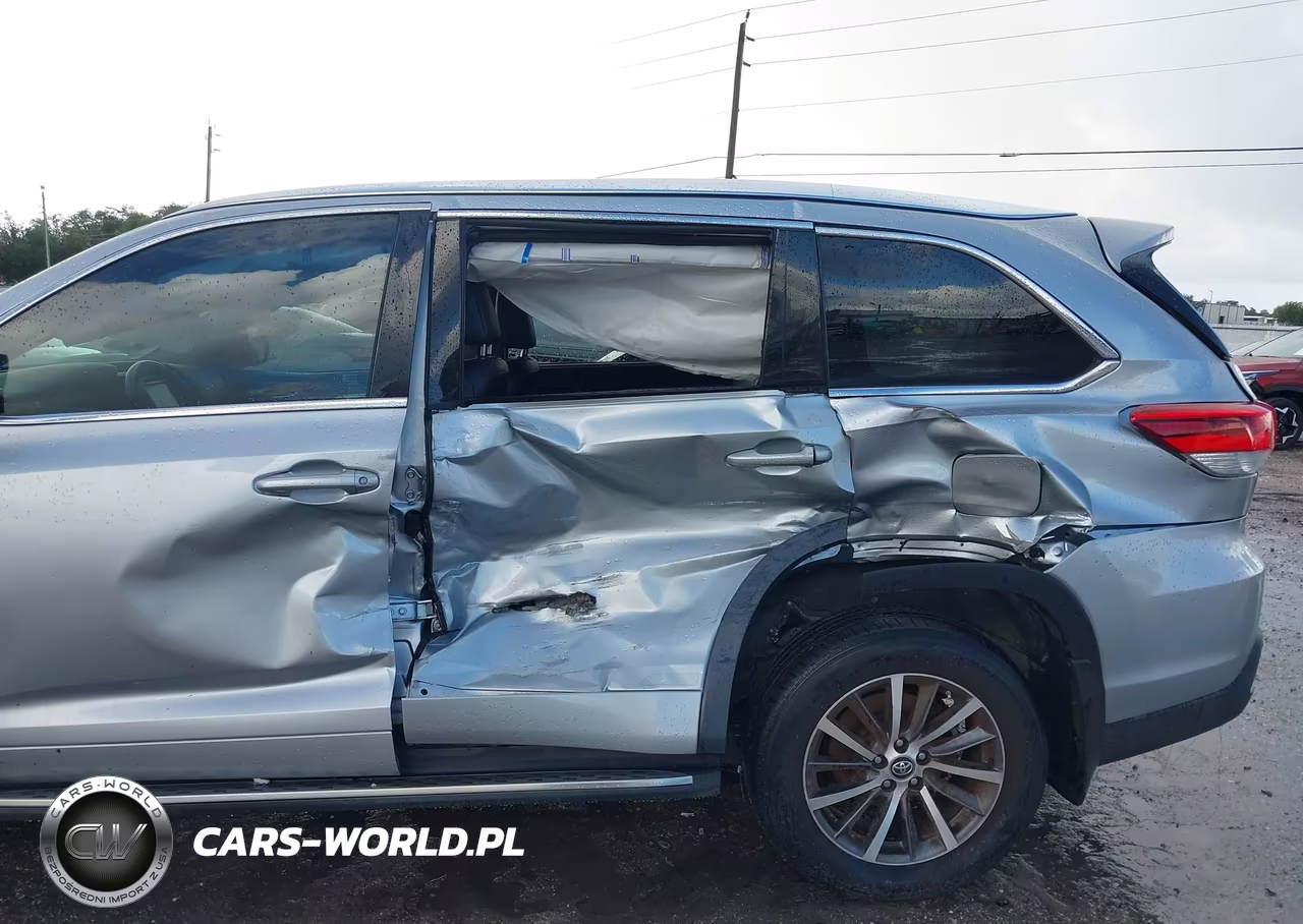 2018 Toyota Highlander Xle VIN:5TDKZRFH8JS549511 - 6