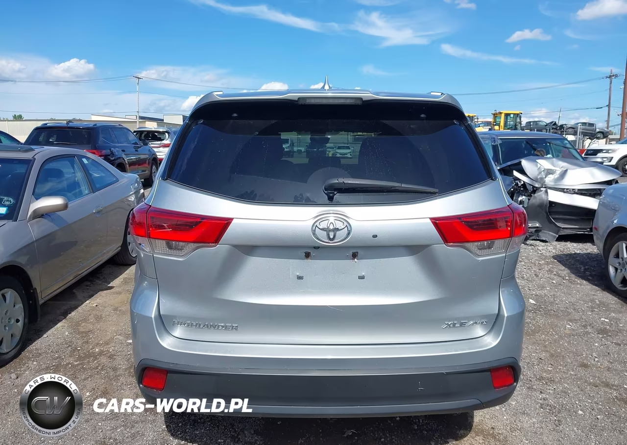 2019 Toyota Highlander Xle VIN:5TDJZRFH9KS579081 - 16
