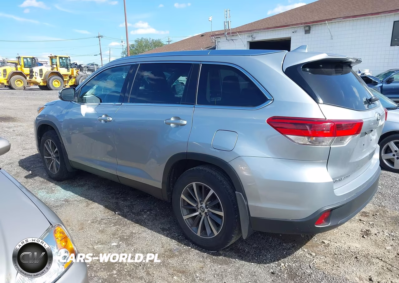 2019 Toyota Highlander Xle VIN:5TDJZRFH9KS579081 - 3