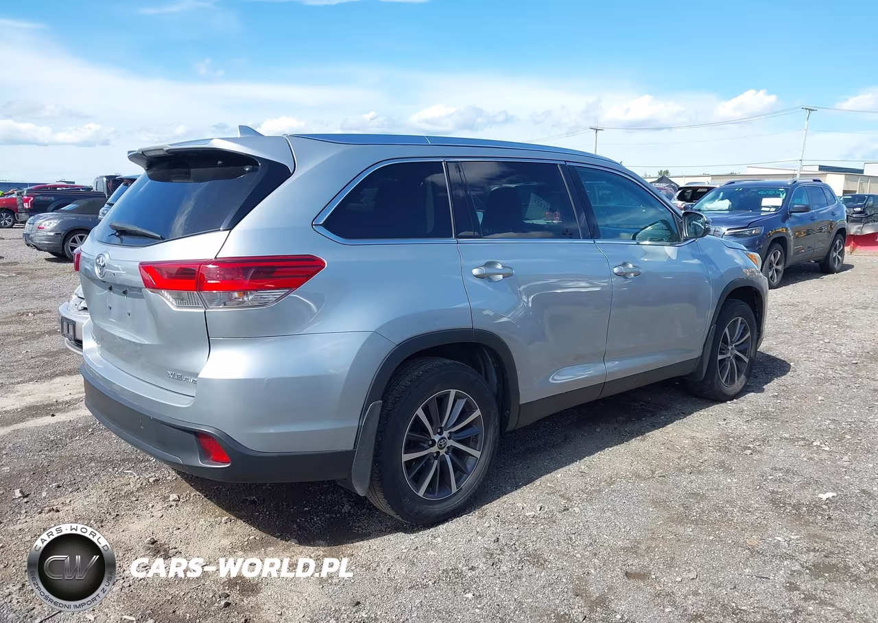 2019 Toyota Highlander Xle VIN:5TDJZRFH9KS579081 - 4
