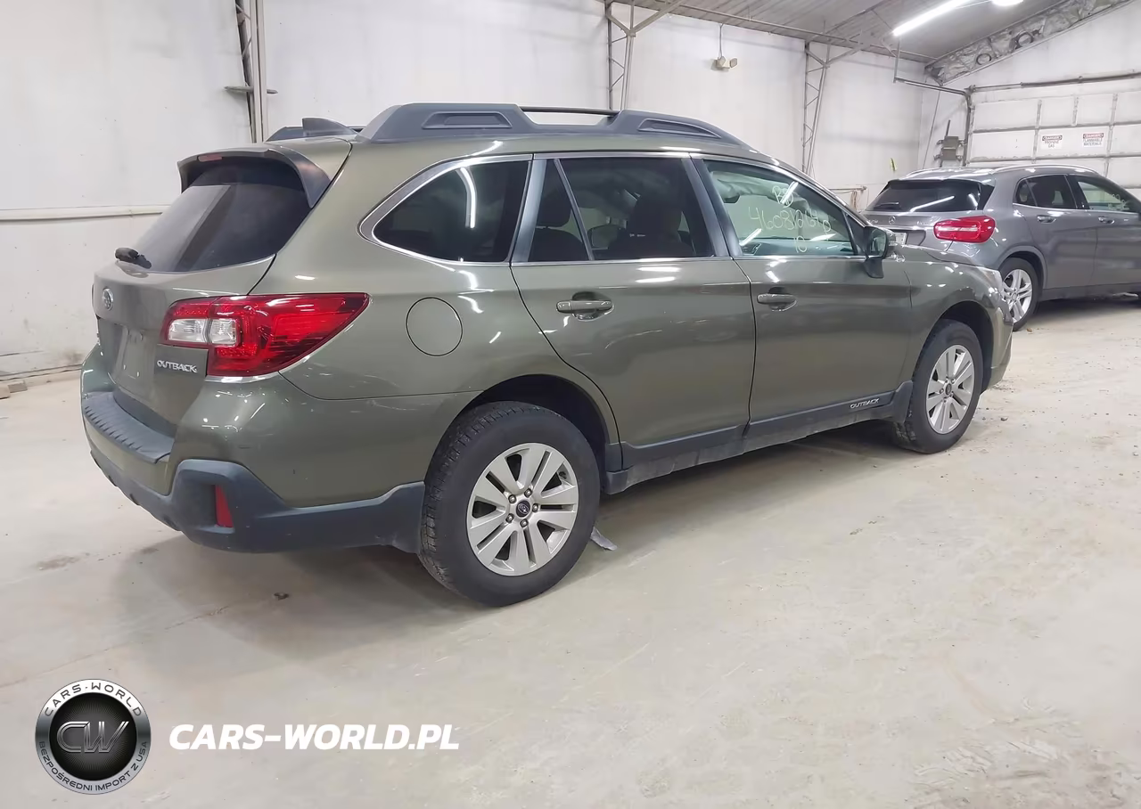 2018 Subaru Outback 2.5I Premium VIN:4S4BSAFC1J3290691 - 4