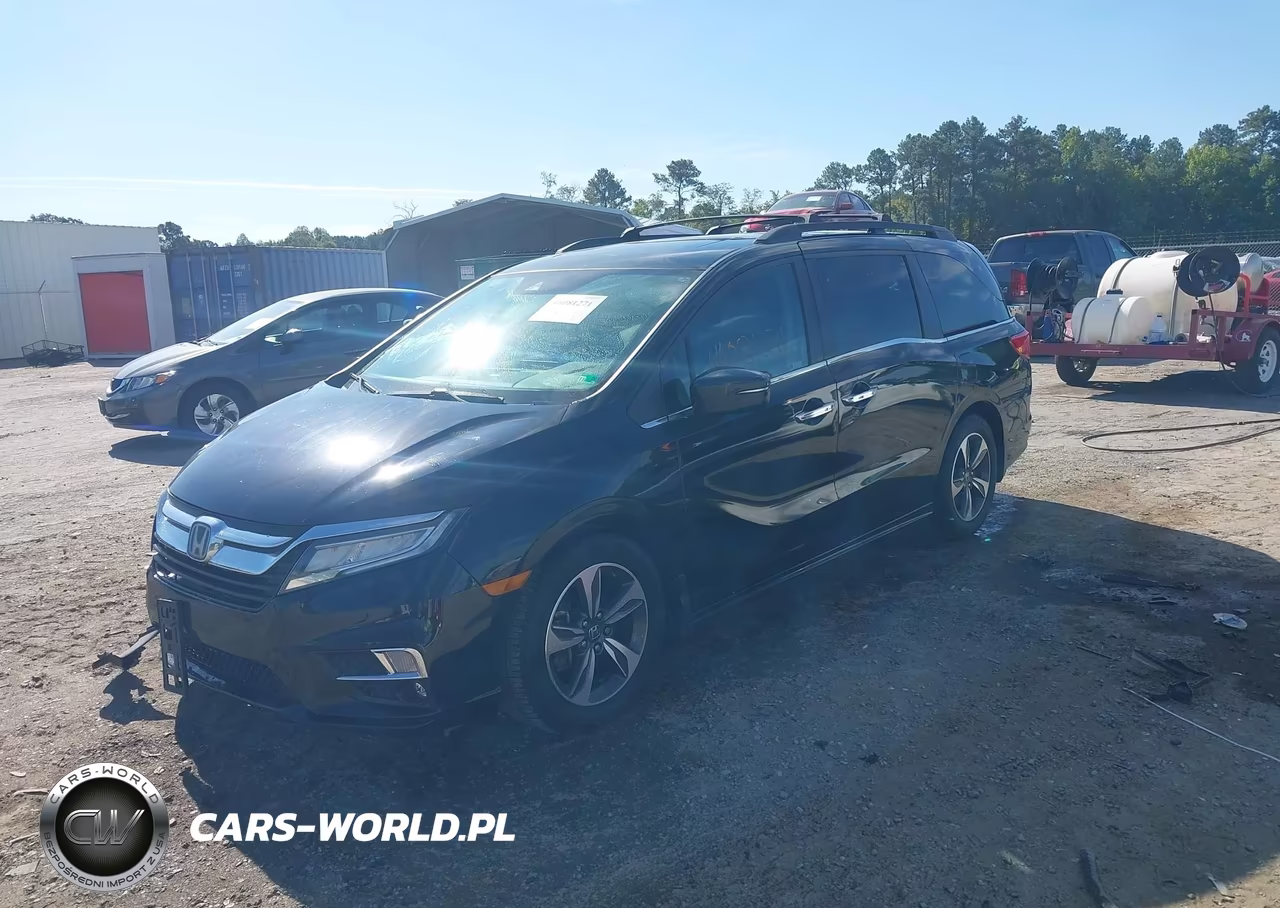 2018 Honda Odyssey Touring VIN:5FNRL6H83JB066363 - 2