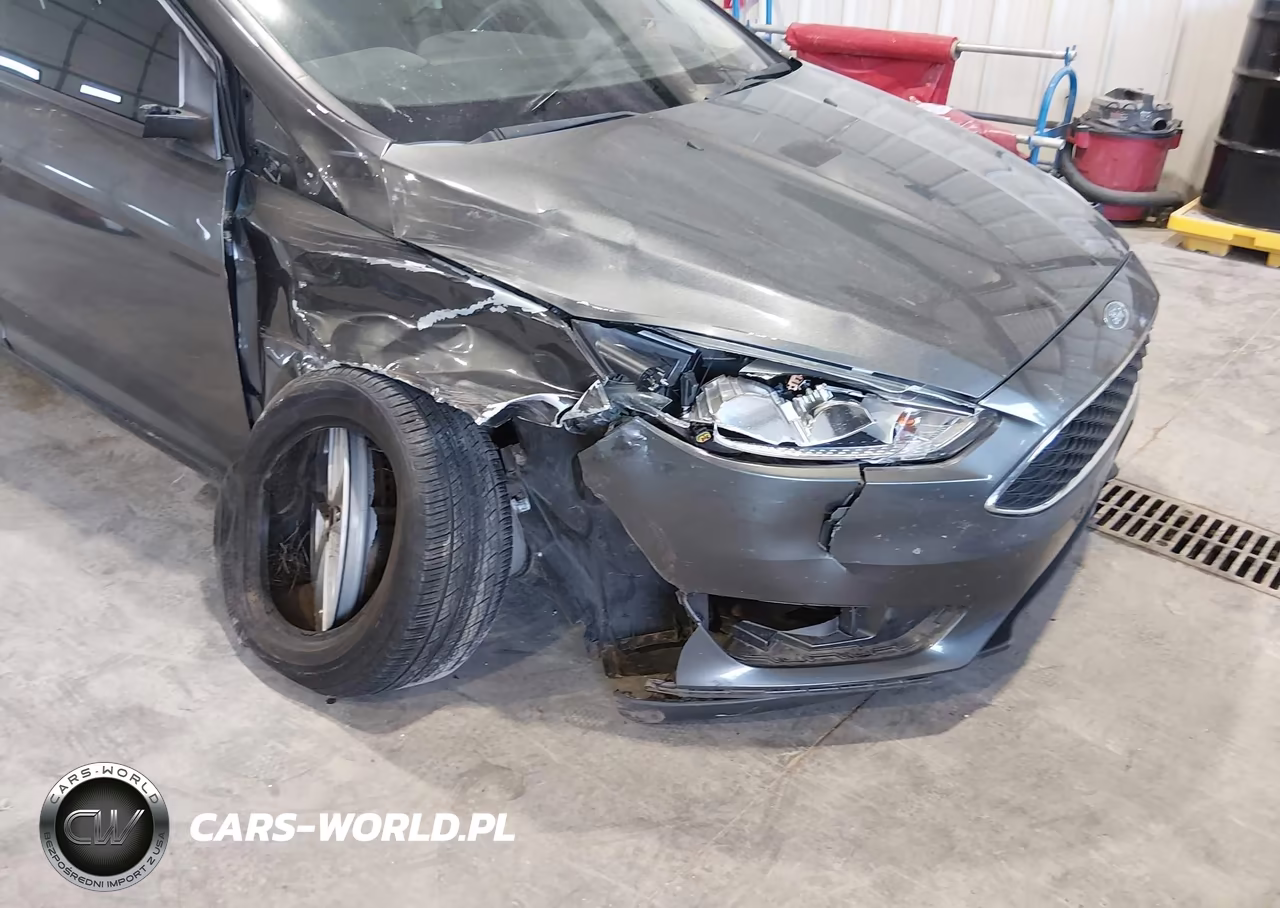 2016 Ford Focus Se VIN:1FADP3F22GL386166 - 6
